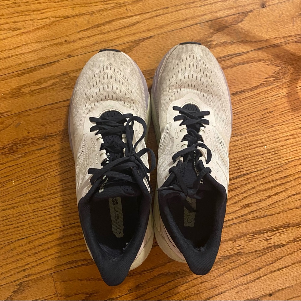 Hoka Arahi 5 size 9.5 color outer space